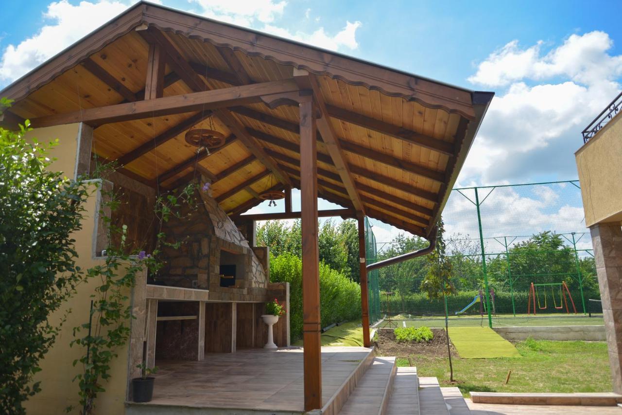 Guest House Erida Trastenik Bagian luar foto