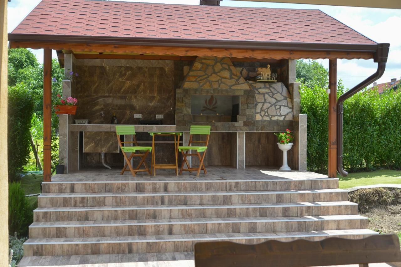 Guest House Erida Trastenik Bagian luar foto