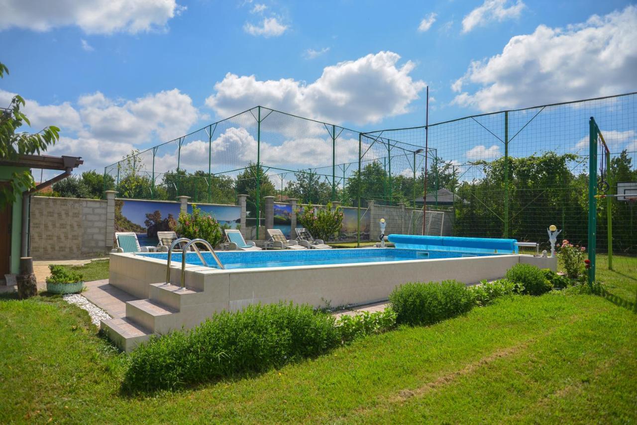 Guest House Erida Trastenik Bagian luar foto