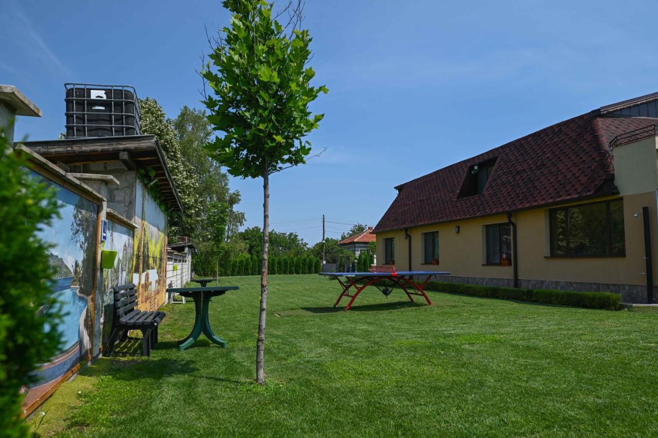 Guest House Erida Trastenik Bagian luar foto