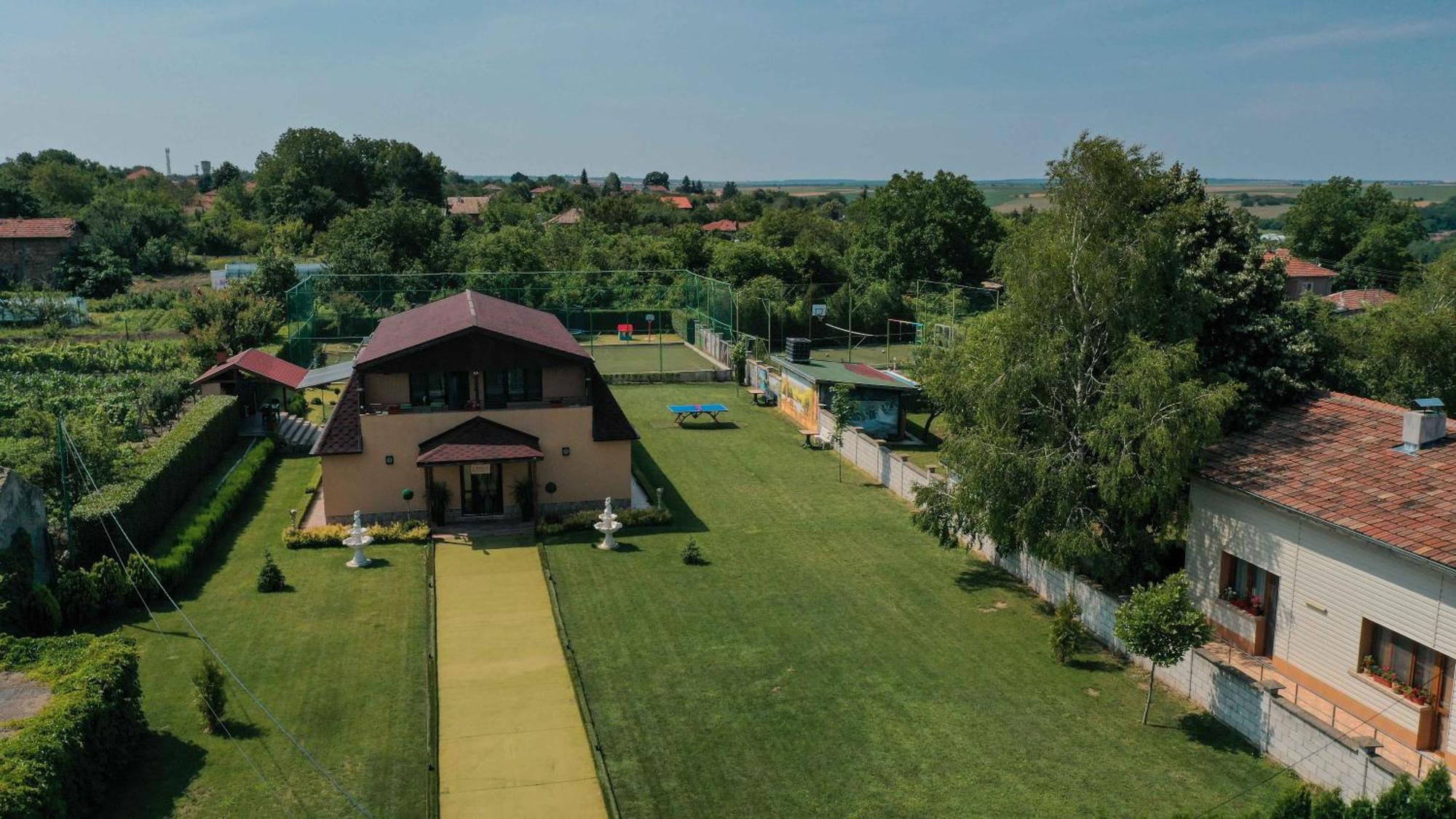 Guest House Erida Trastenik Bagian luar foto