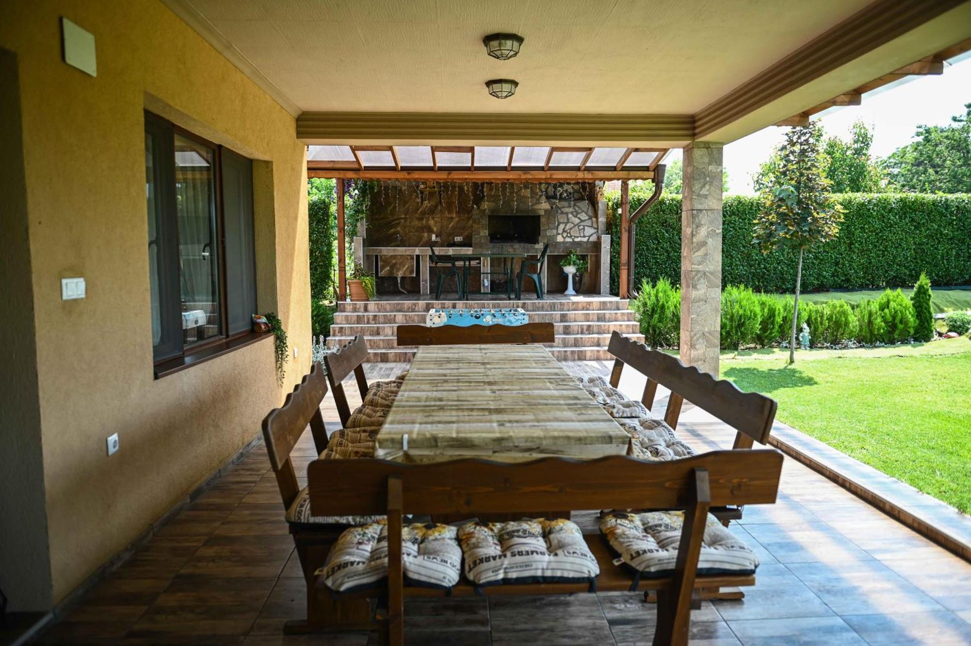 Guest House Erida Trastenik Bagian luar foto