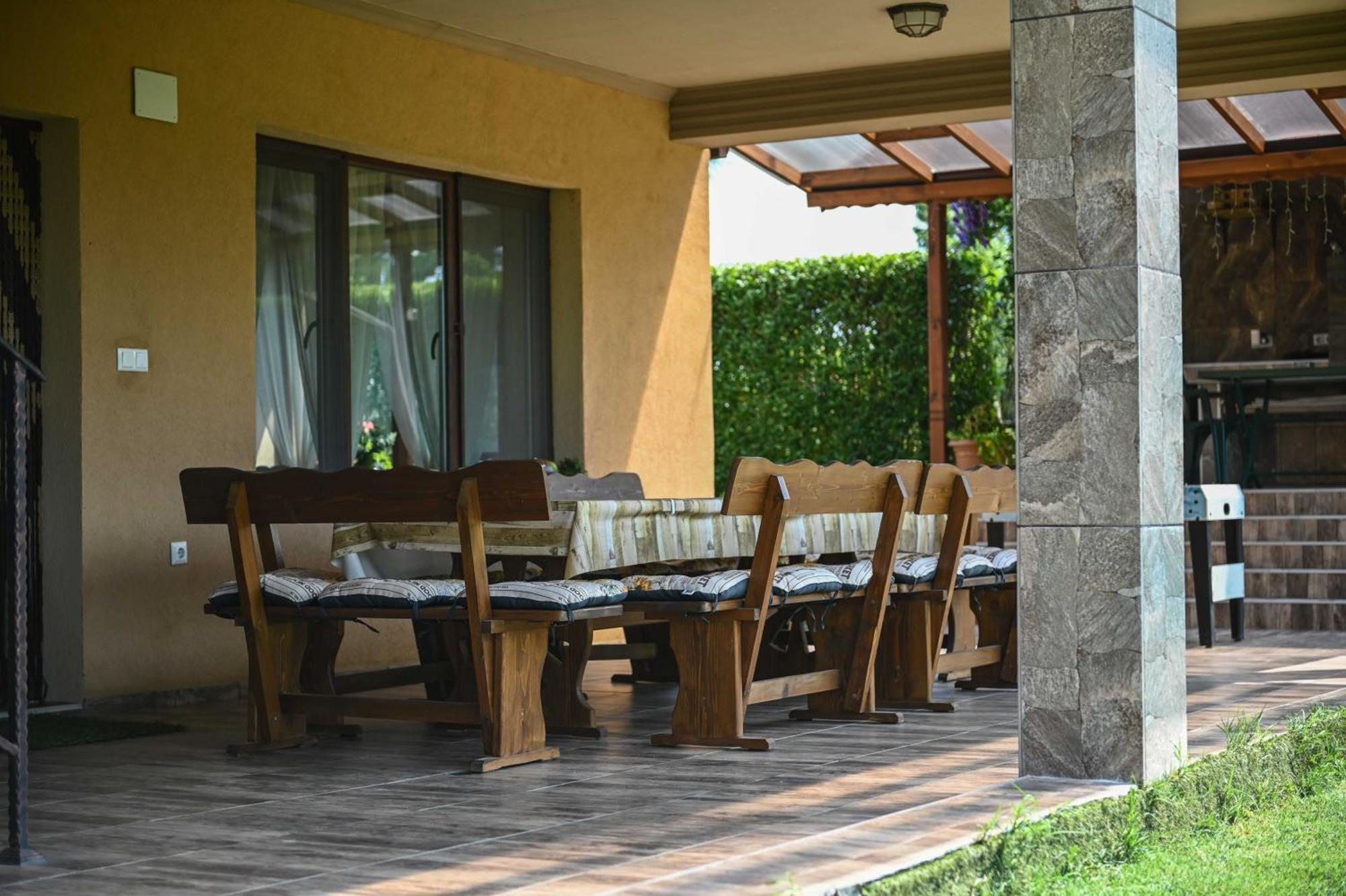 Guest House Erida Trastenik Bagian luar foto
