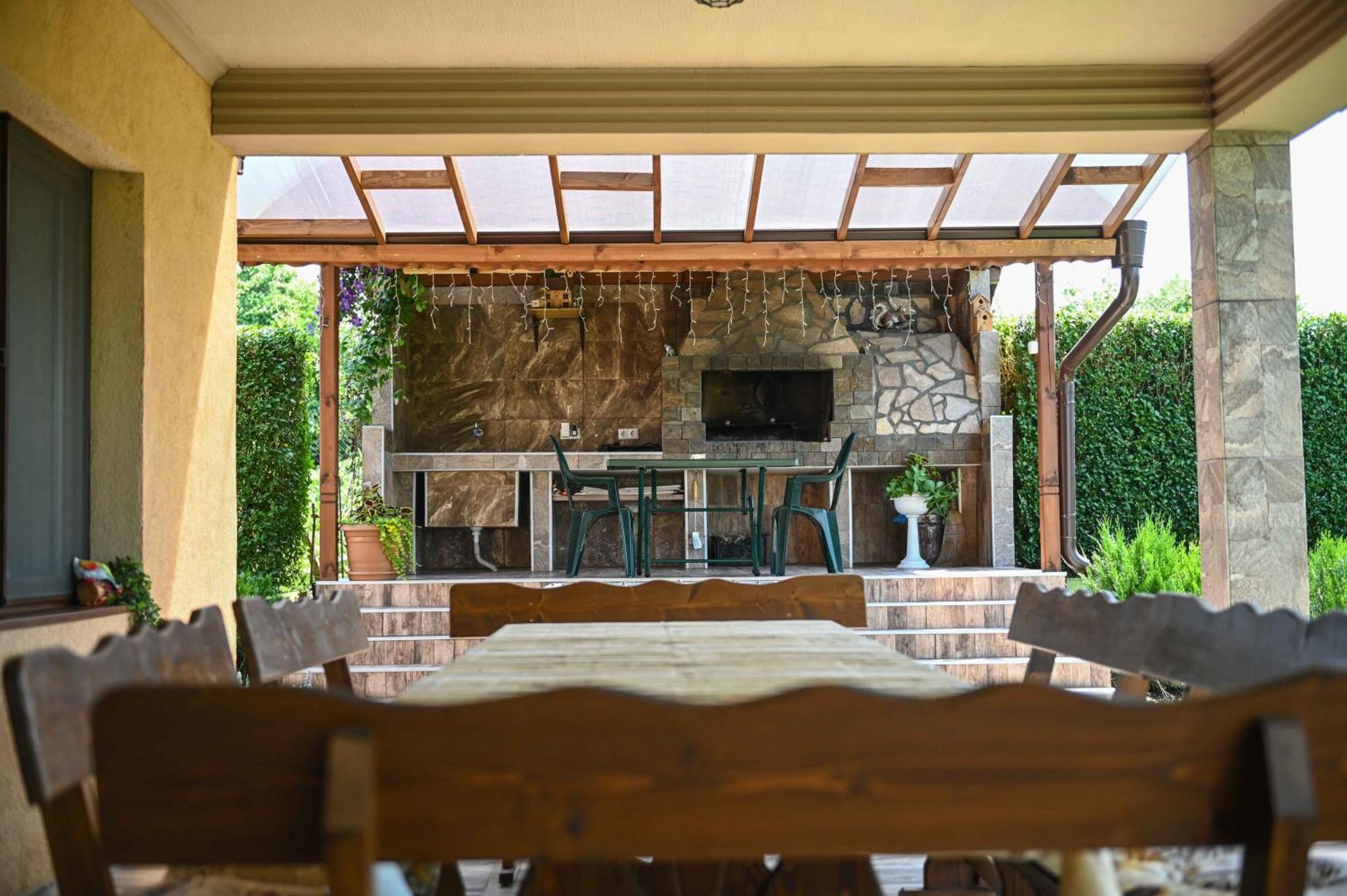 Guest House Erida Trastenik Bagian luar foto
