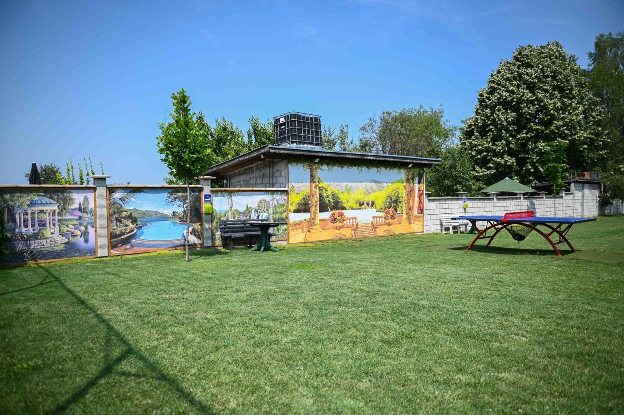 Guest House Erida Trastenik Bagian luar foto