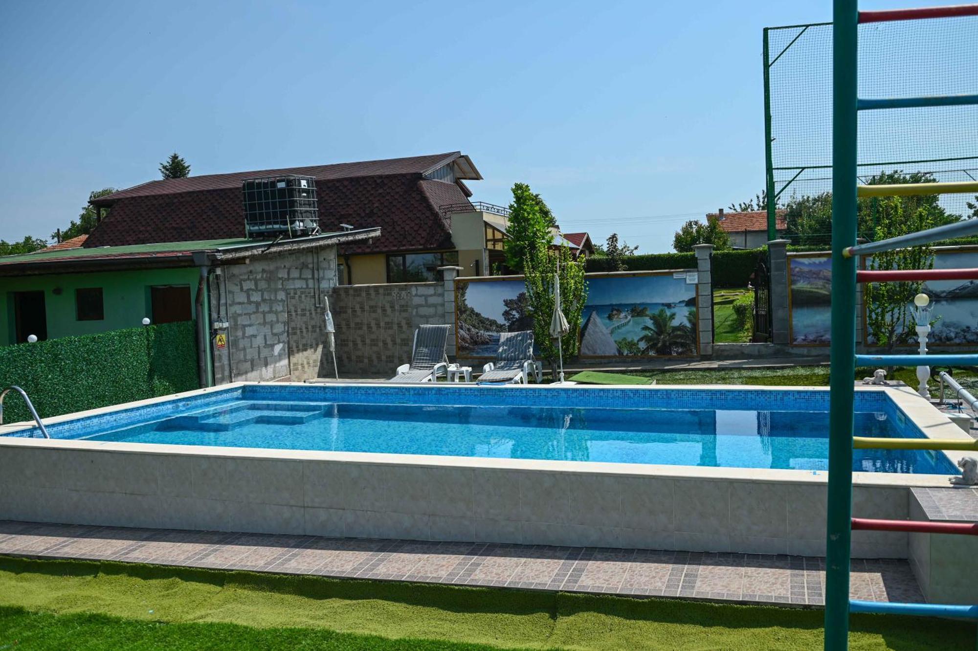 Guest House Erida Trastenik Bagian luar foto